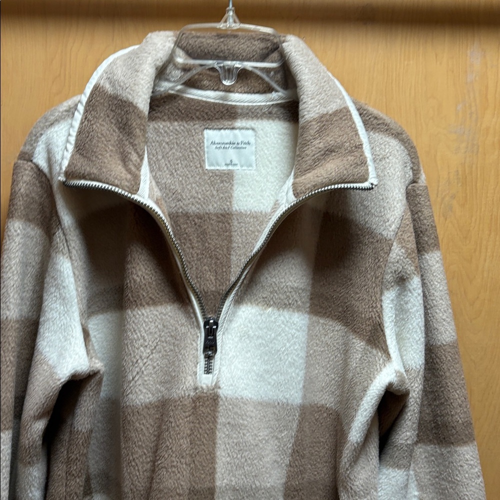 Women’s Abercrombie & Fitch fleece 1/4 zip. Small. Good condition. - Picture 5 of 6